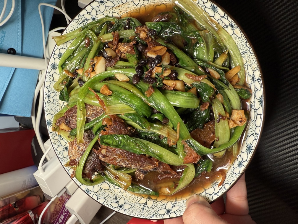 Oilseed Lettuce with Black Bean and Dace Fish