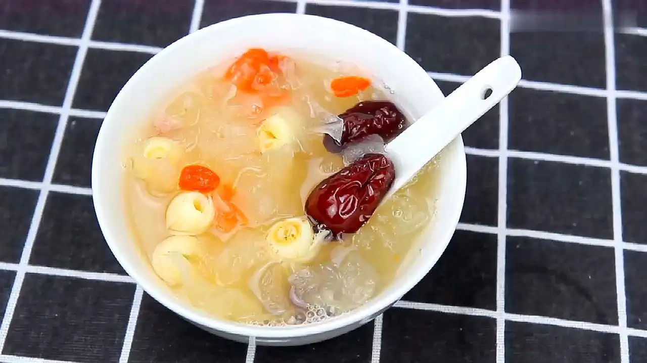Silver Ear Mushroom and Lotus Seed Porridge